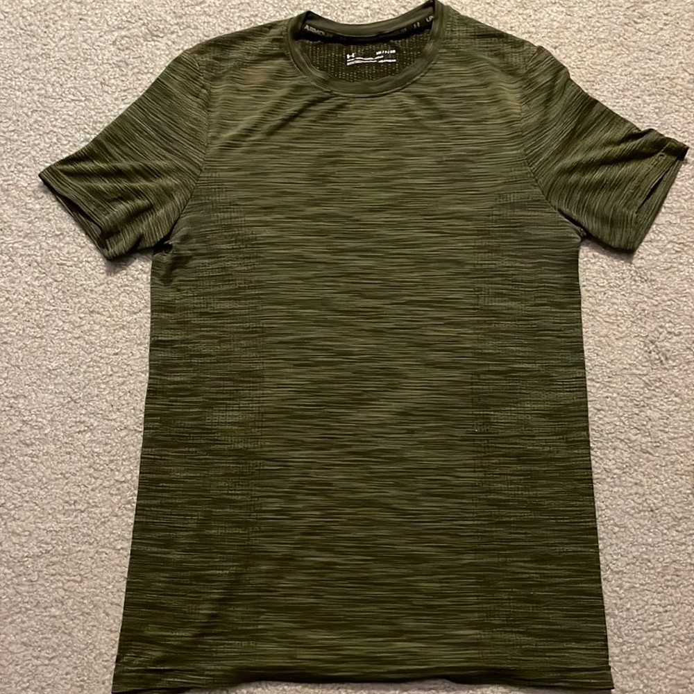 Mens small underarmour workout shirt